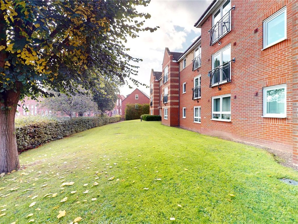 1 bed flat for sale in Regent Street, Smethwick, Birmingham B66, £119,995