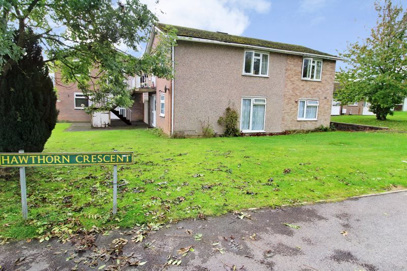 3 bed flat for sale in Rose Avenue, Hazlemere, High Wycombe HP15, £310,000