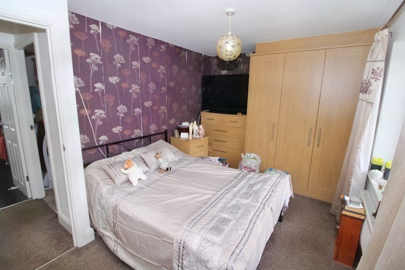 3 bed flat for sale in Rose Avenue, Hazlemere, High Wycombe HP15, £310,000