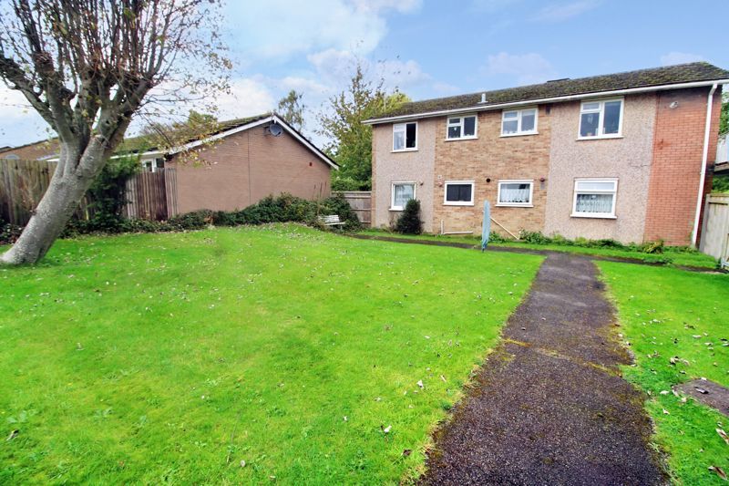 3 bed flat for sale in Rose Avenue, Hazlemere, High Wycombe HP15, £310,000