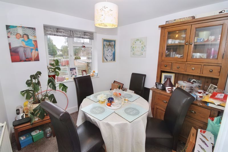 3 bed flat for sale in Rose Avenue, Hazlemere, High Wycombe HP15, £310,000