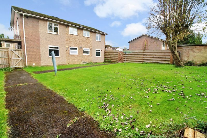 3 bed flat for sale in Rose Avenue, Hazlemere, High Wycombe HP15, £310,000