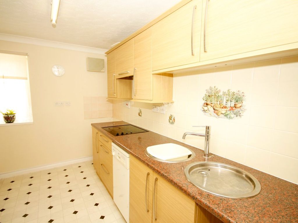 1 bed flat for sale in Oast Court, Capel Road, Sittingbourne ME10, £145,000