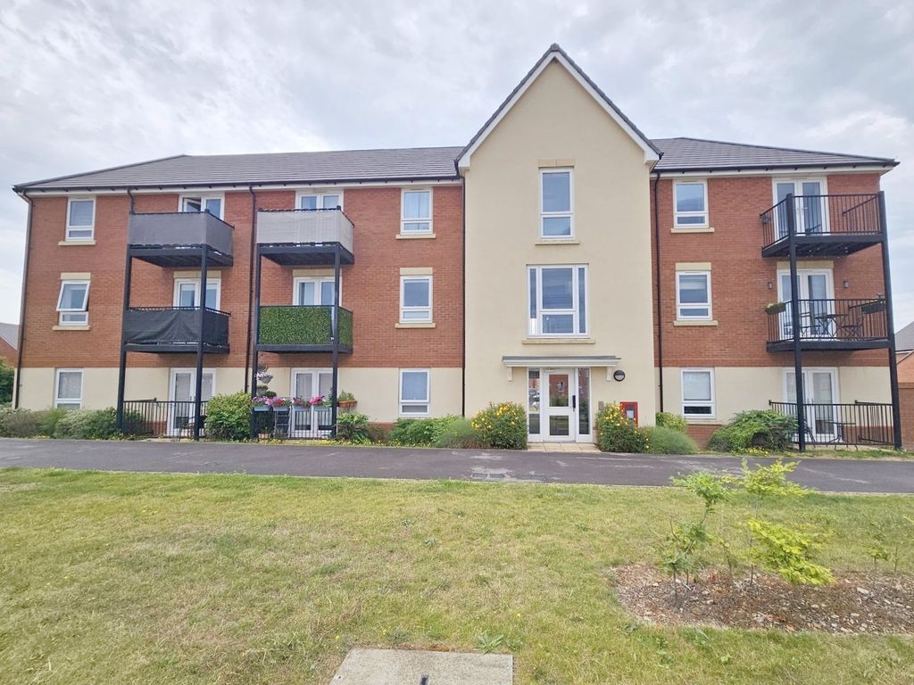 1 bed flat for sale in Bolton Drive, Shinfield, Reading RG2, £210,000