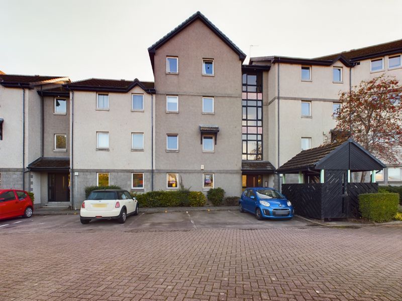 2 bed flat for sale in Picktillum Place, Aberdeen AB25, £80,000