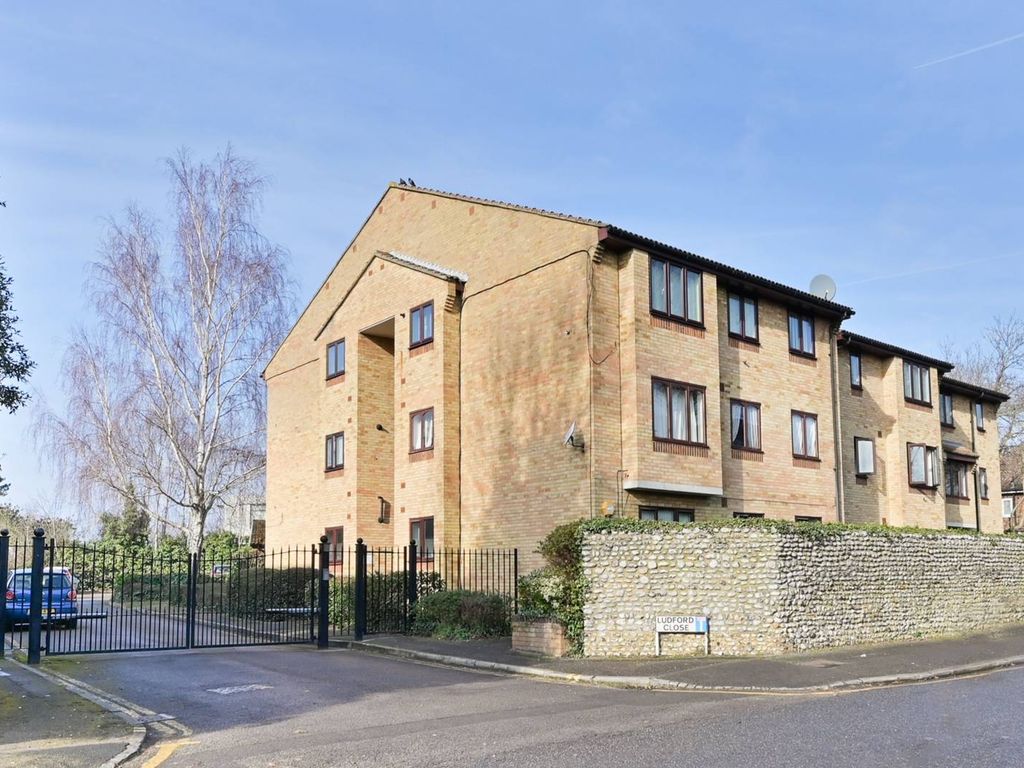1 bed flat for sale in Ludford Close, Croydon CR0, £200,000