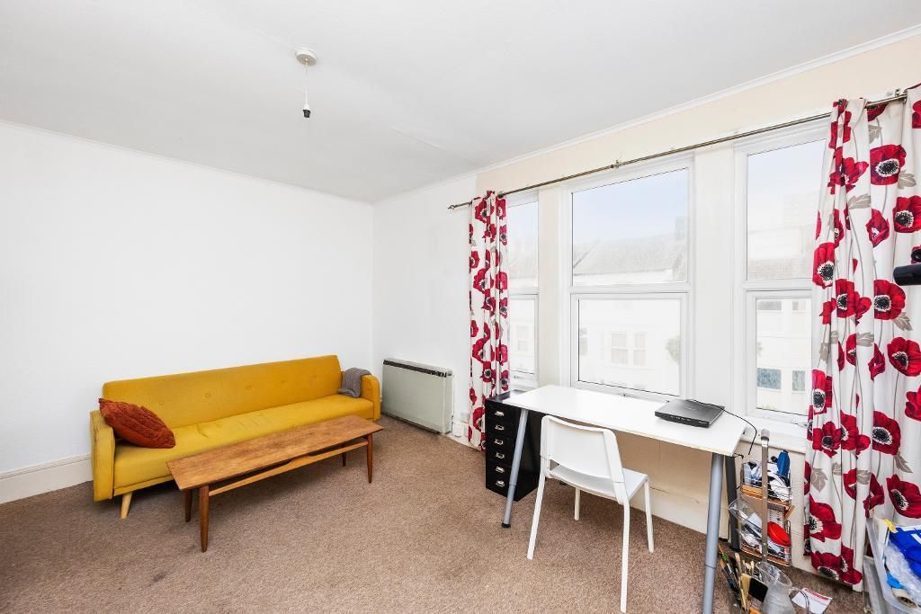1 bed flat for sale in Goldstone Road, Hove BN3, £230,000