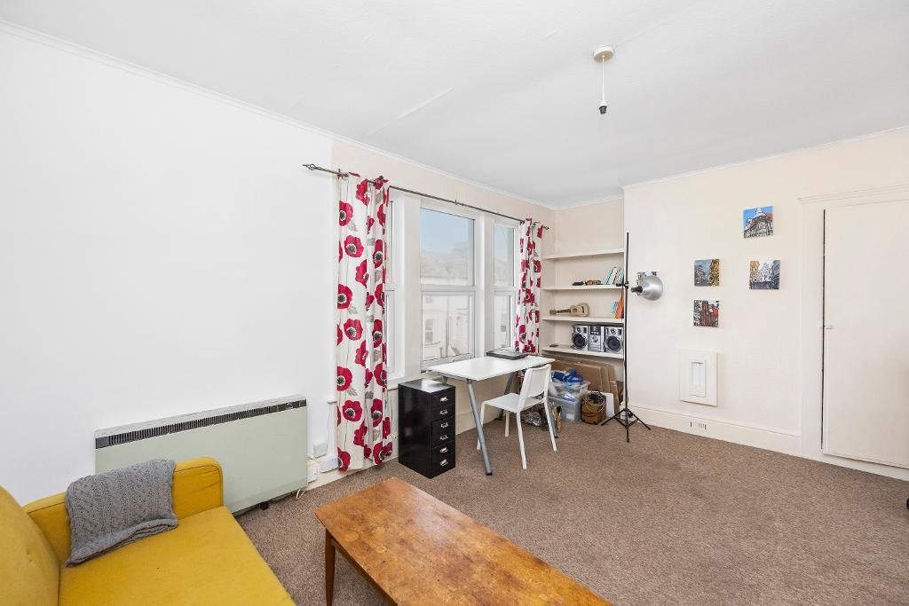 1 bed flat for sale in Goldstone Road, Hove BN3, £230,000