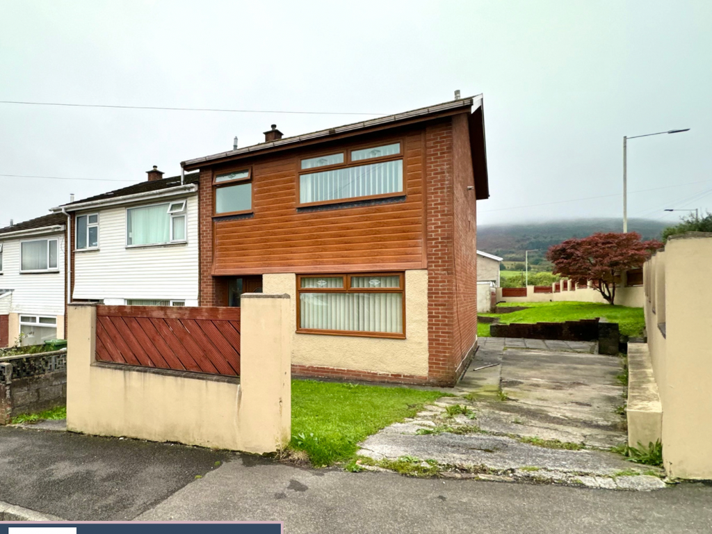 3 bed end terrace house for sale in Beechwood Avenue, Aberdare, Mid Glamorgan CF44, £215,000