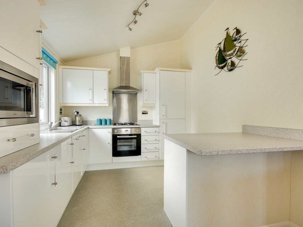 2 bed lodge for sale in Mudeford, Christchurch BH23, £295,000