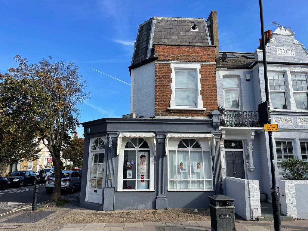 Retail premises for sale in Munster Road, London SW6, £350,000
