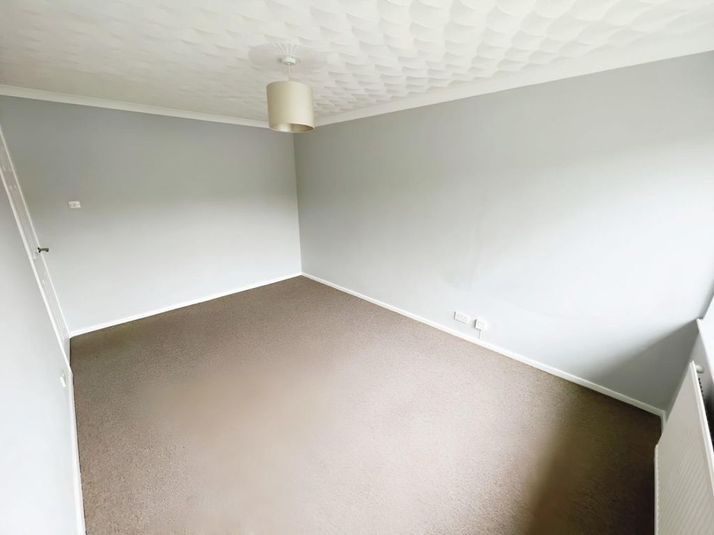 2 bed flat for sale in Nash Close, Keynsham, Bristol BS31, £225,000