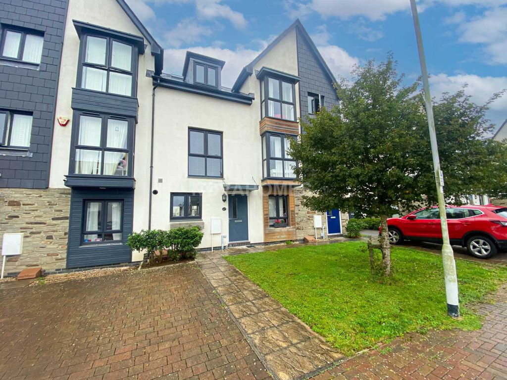 3 bed terraced house for sale in Radar Road, Derriford PL6, £280,000