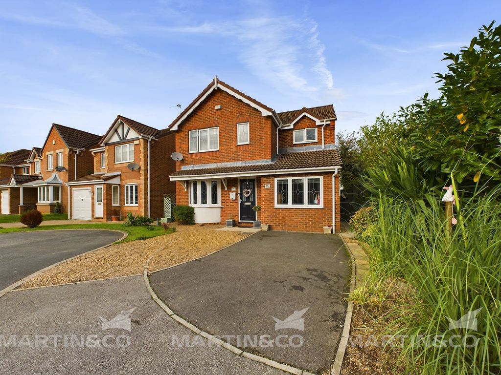 3 bed detached house for sale in Oldfield Close, Barnby Dun, Doncaster DN3, £230,000