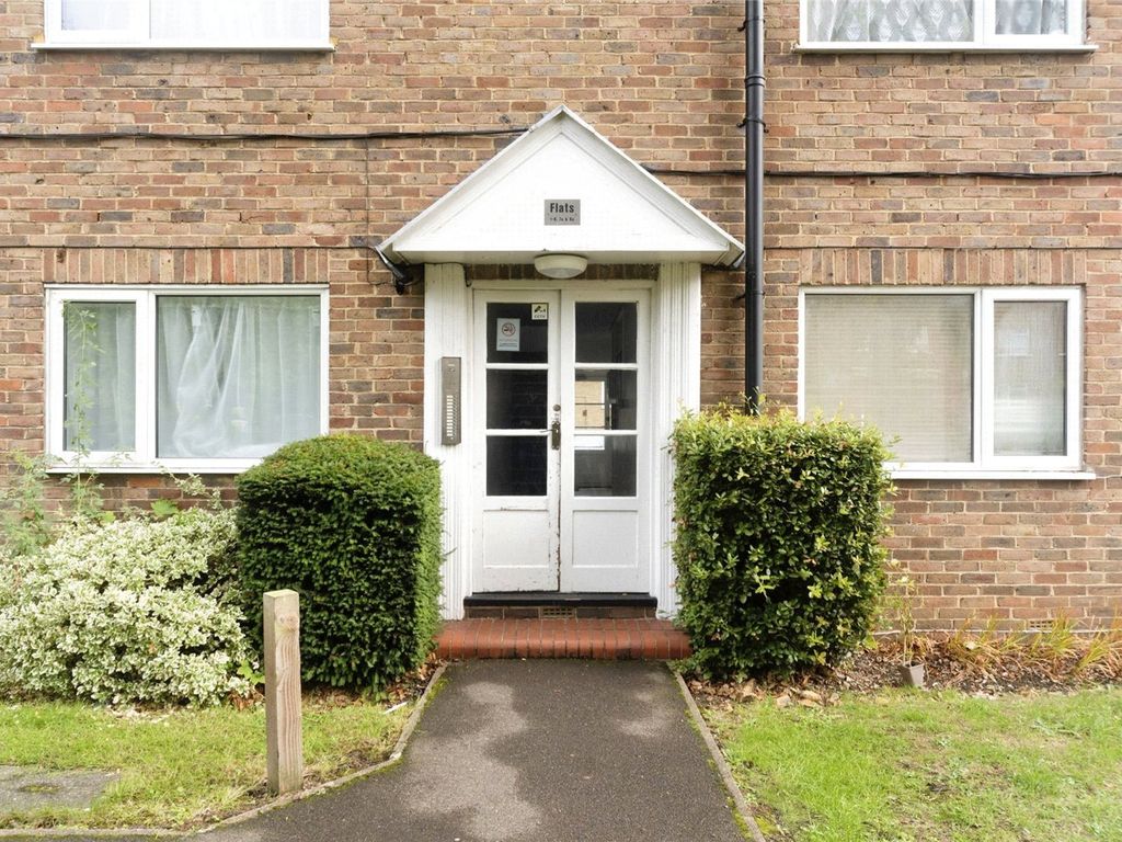 1 bed flat for sale in Sutton Common Road, Sutton, Surrey SM1, £215,000