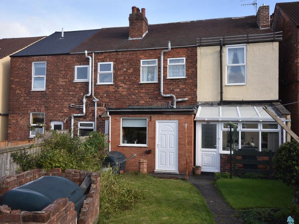 2 bed terraced house for sale in Derby Road, Chesterfield S40, £100,000