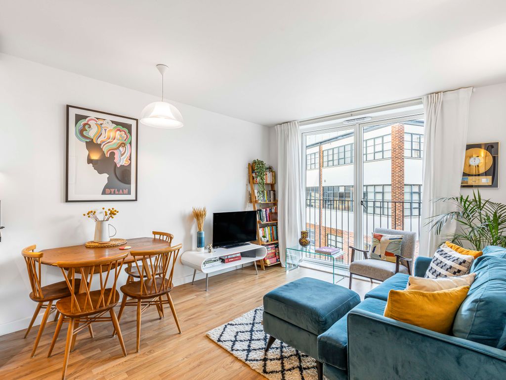 1 bed flat for sale in Cowleaze Road, Kingston Upon Thames KT2, £285,000