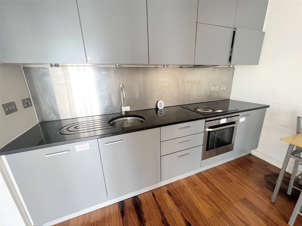 1 bed flat for sale in Newport Road, Cardiff CF24, £110,000