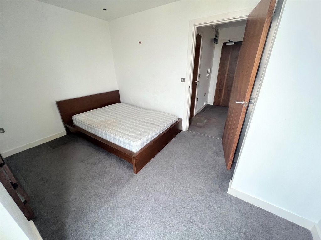 1 bed flat for sale in Newport Road, Cardiff CF24, £110,000