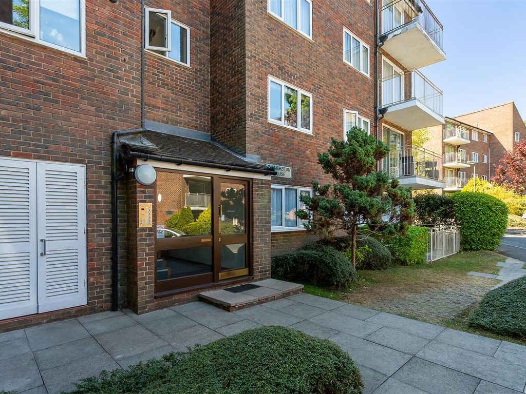 2 bed flat for sale in Basing Road, Banstead SM7, £325,000