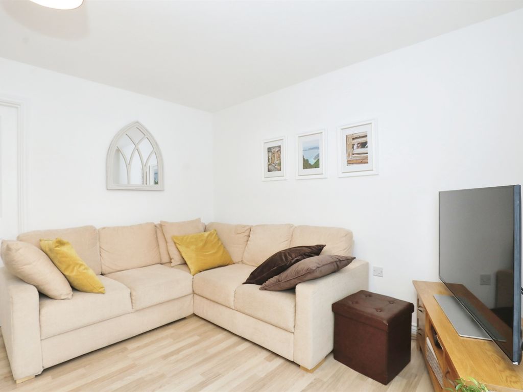 2 bed flat for sale in Huxley Court, Stratford-Upon-Avon CV37, £180,000