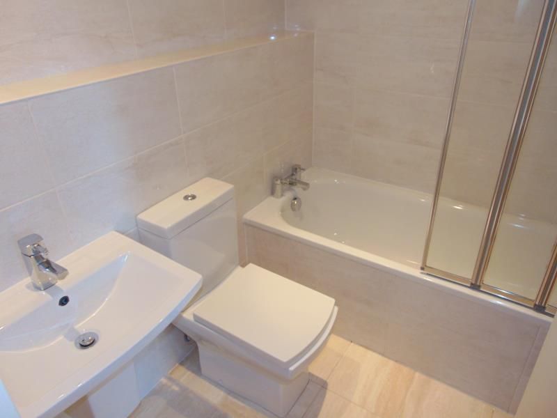 2 bed flat for sale in Old Snow Hill, Birmingham B4, £170,000