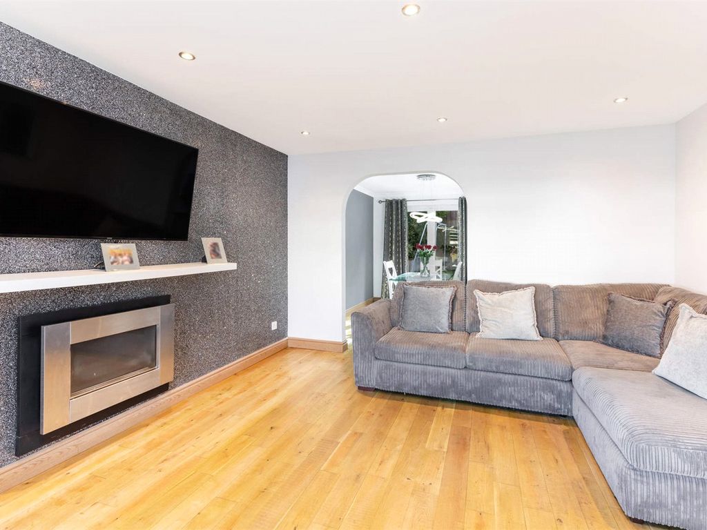 4 bed detached house for sale in Foxdale Drive, Bonnybridge, Stirlingshire FK4, £245,000