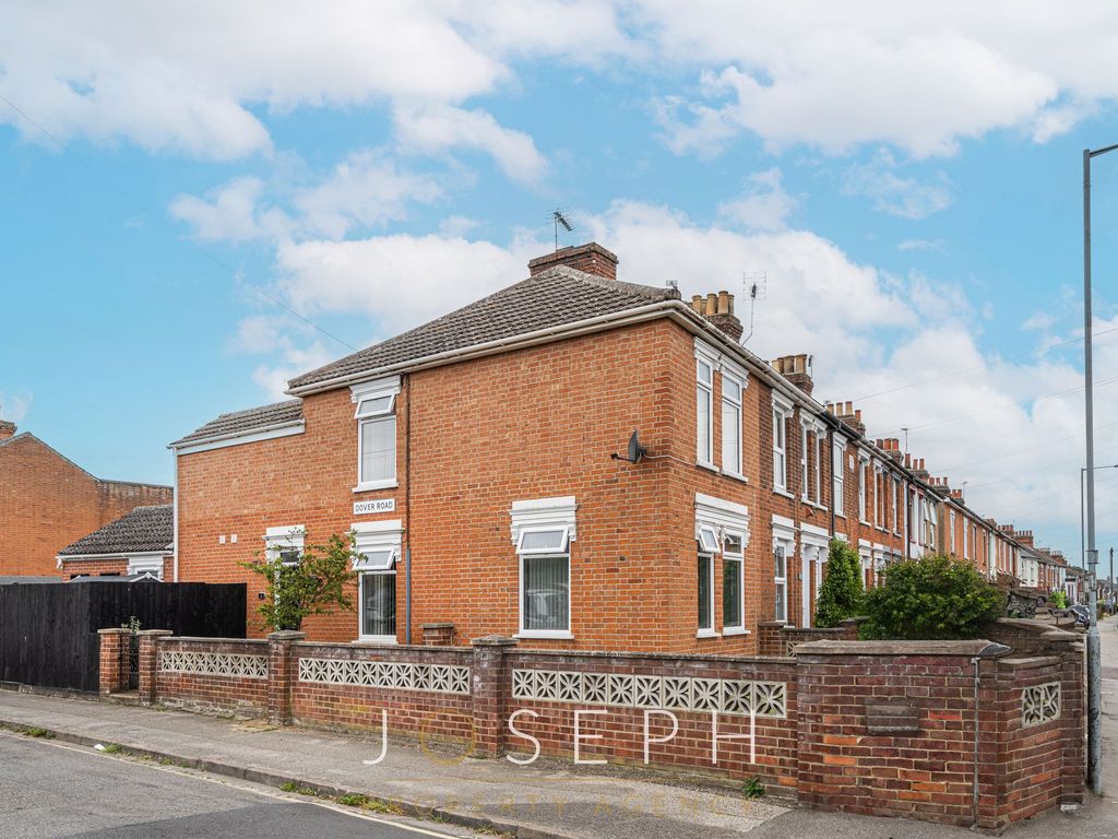 3 bed end terrace house for sale in Dover Road, Ipswich IP3, £260,000