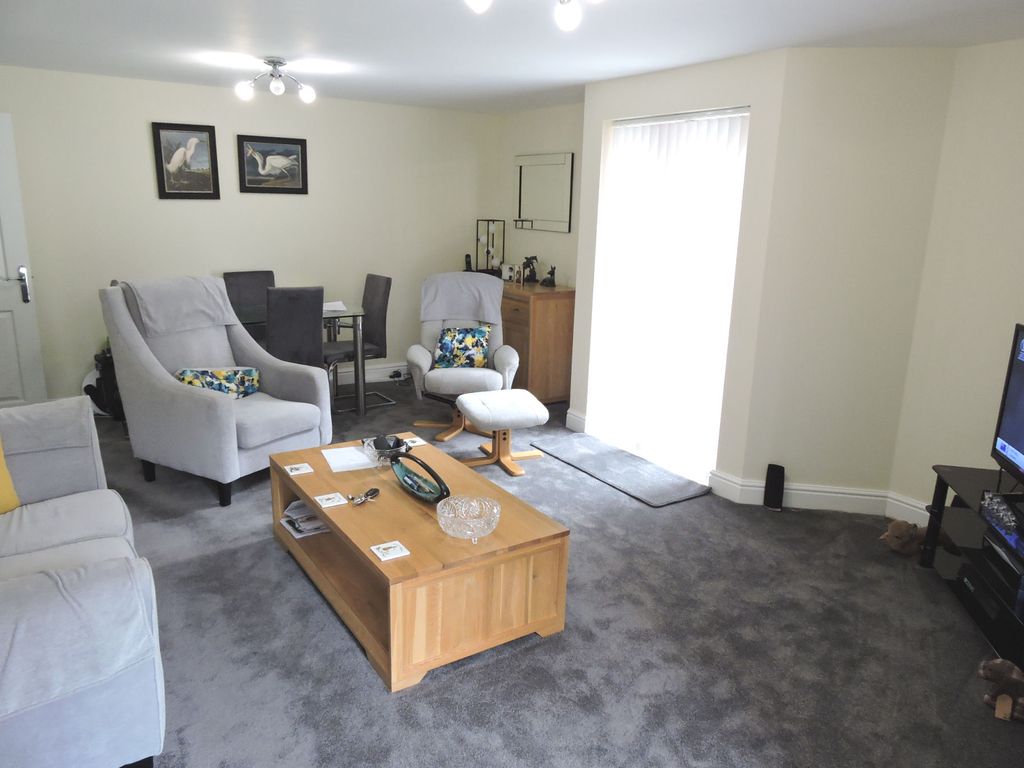 2 bed flat for sale in Chantry Court, Felsted CM6, £335,000