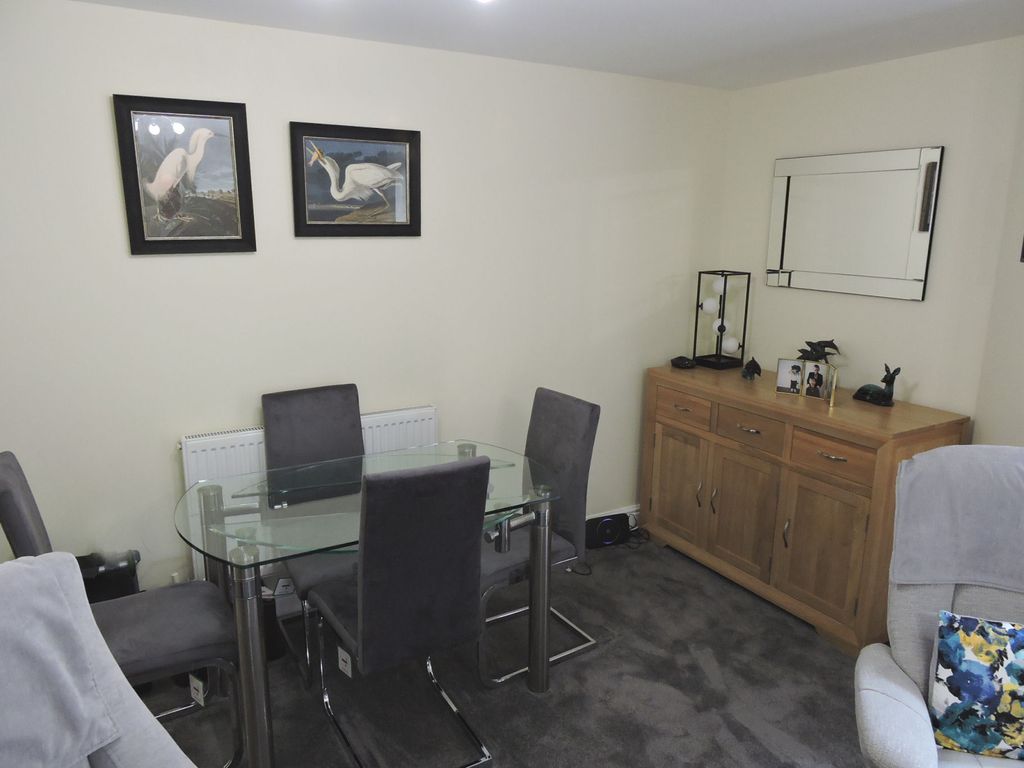 2 bed flat for sale in Chantry Court, Felsted CM6, £335,000
