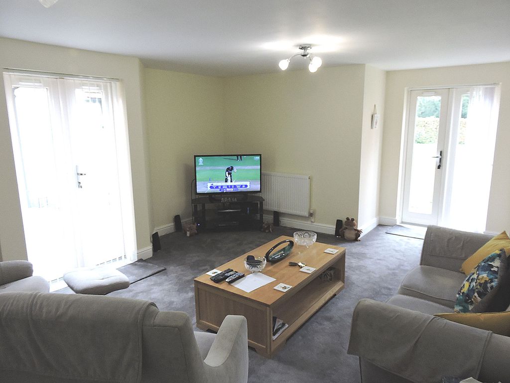 2 bed flat for sale in Chantry Court, Felsted CM6, £335,000