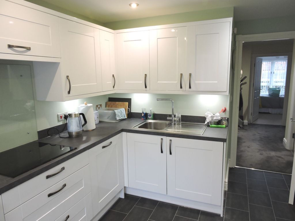 2 bed flat for sale in Chantry Court, Felsted CM6, £335,000