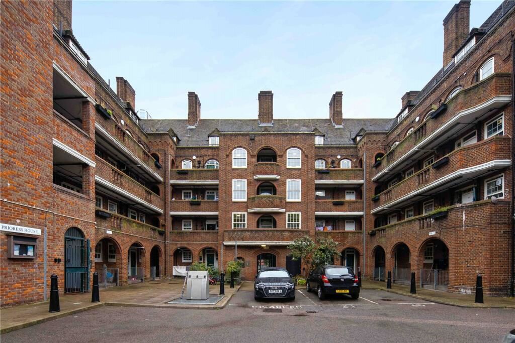 1 bed flat for sale in Bromley High Street, London E3, £250,000