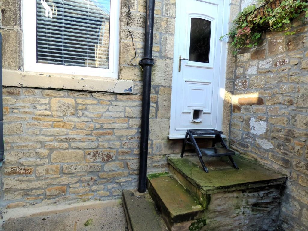 3 bed terraced house for sale in East View, Carleton, Skipton BD23, £260,000