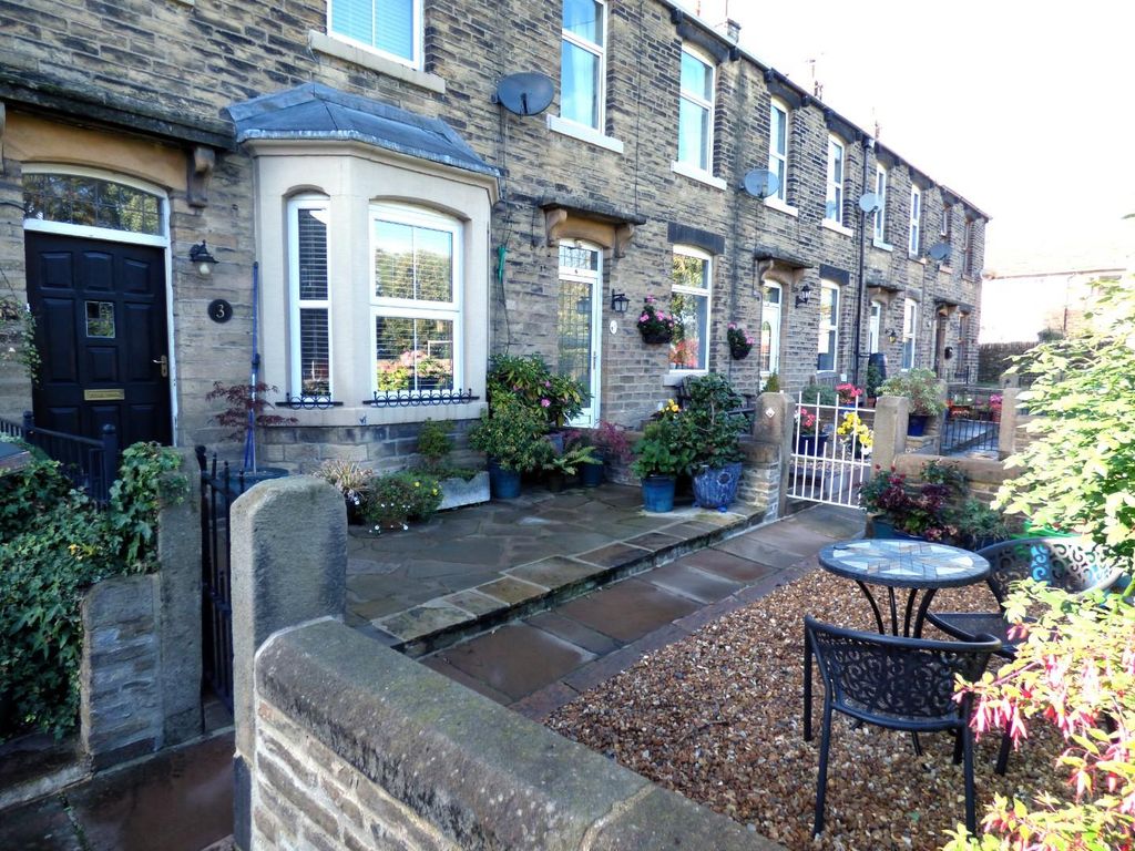 3 bed terraced house for sale in East View, Carleton, Skipton BD23, £260,000