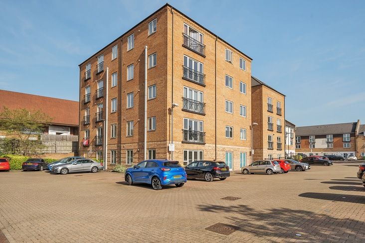 2 bed flat for sale in Checkland Road, Leicester, Leicestershire LE4, £67,500