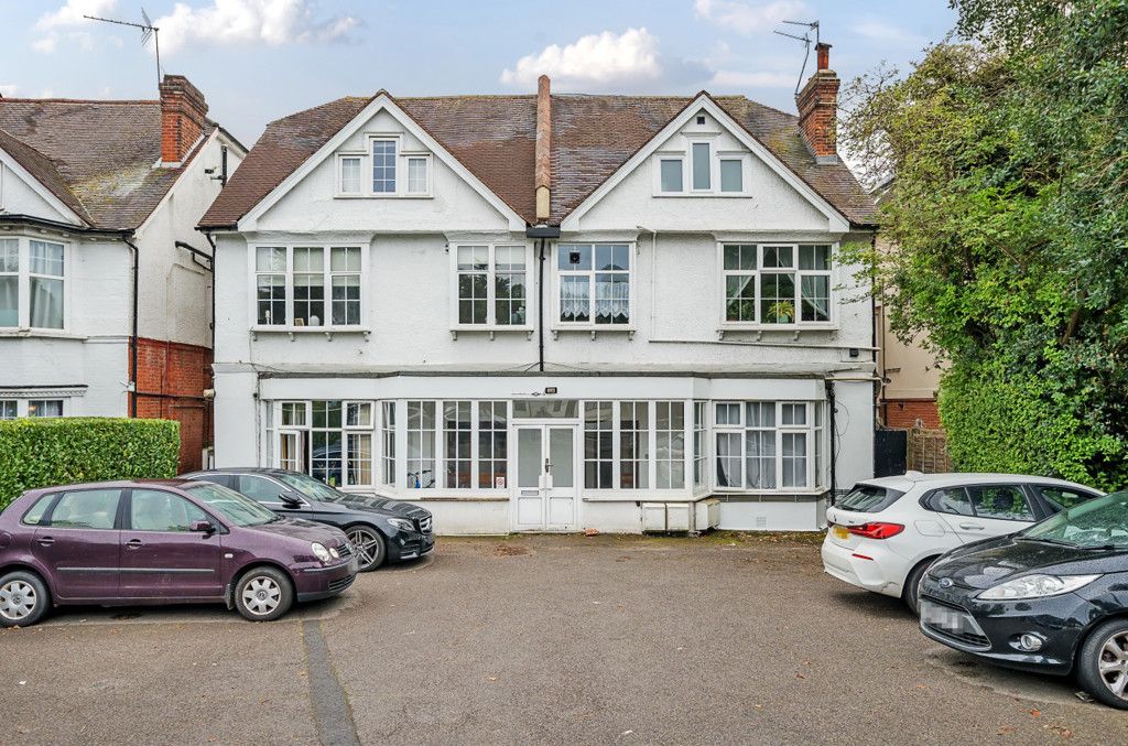 2 bed flat for sale in Brighton Road, Purley, Purley CR8, £275,000