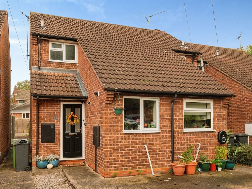 1 bed semi-detached house for sale in Dove Close, Worcester WR4, £160,000