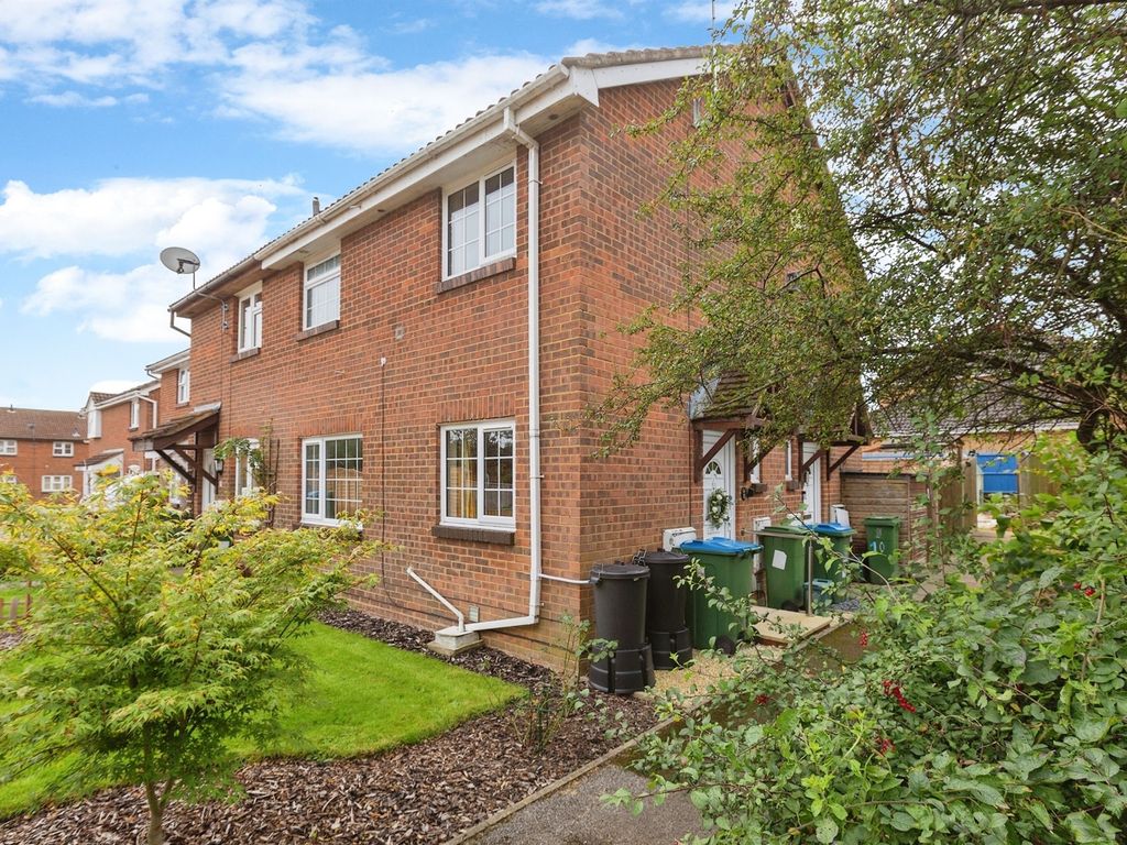1 bed property for sale in Larch Close, Coppice, Aylesbury HP20, £200,000