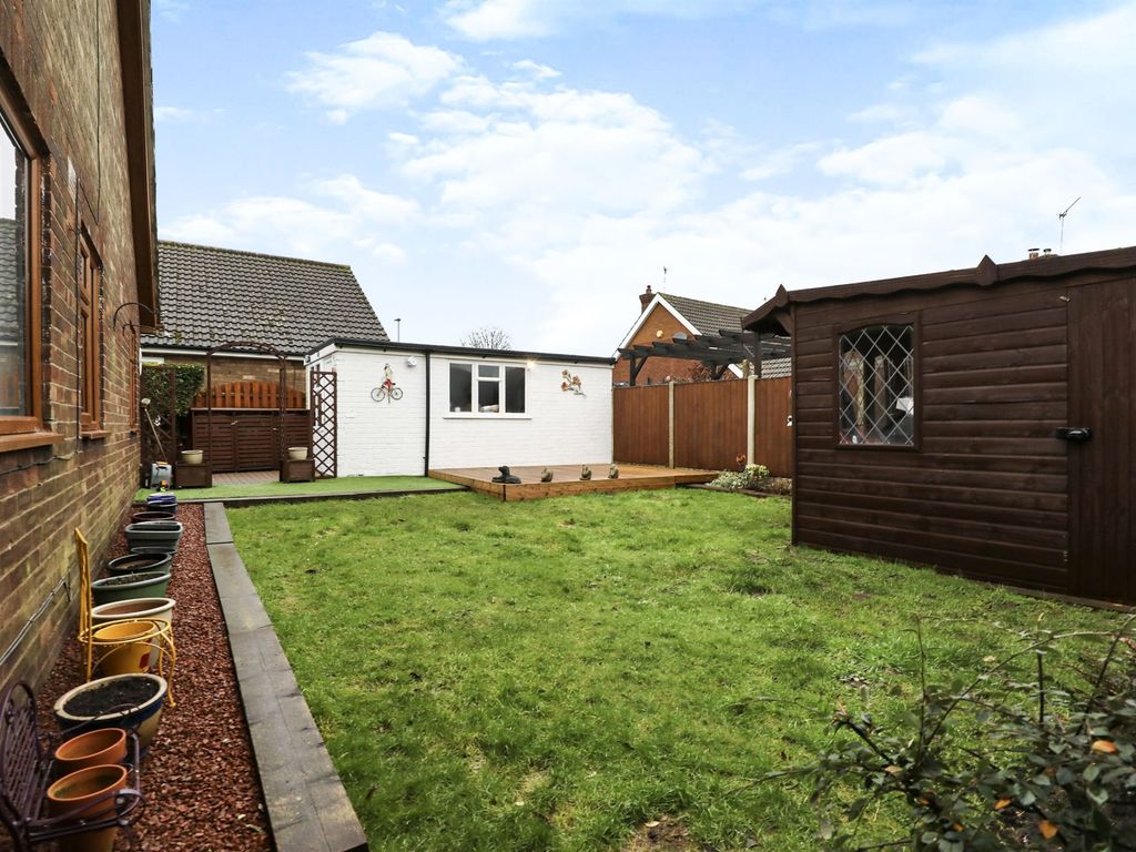 3 bed detached bungalow for sale in Brigg Road, Broughton, Brigg DN20, £240,000