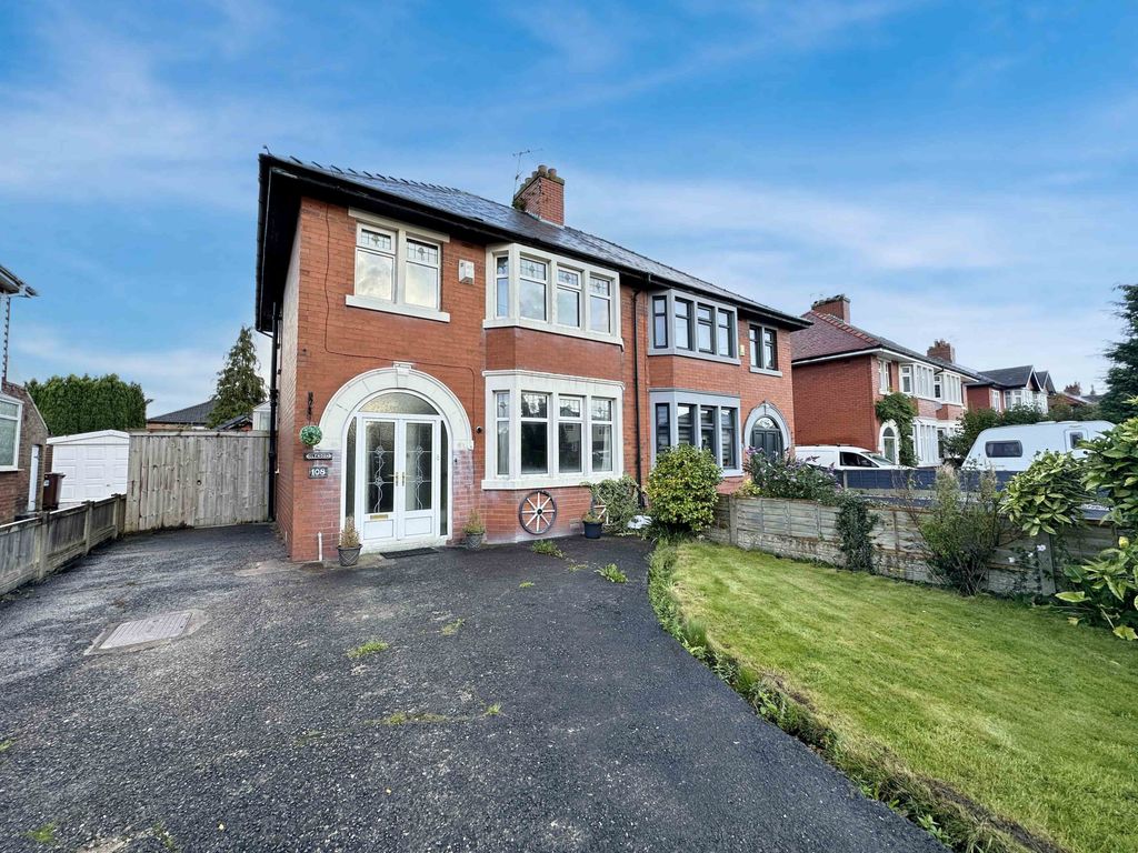 3 bed detached house for sale in Liverpool Road, Penwortham PR1, £220,000