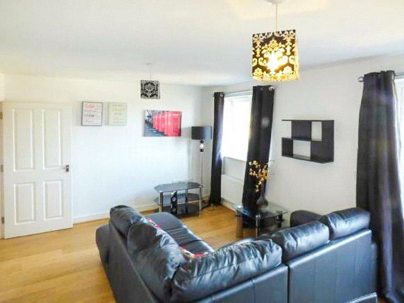 1 bed flat for sale in Clarendon Way, Colchester, Essex CO1, £150,000