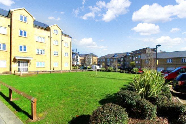 1 bed flat for sale in Clarendon Way, Colchester, Essex CO1, £150,000