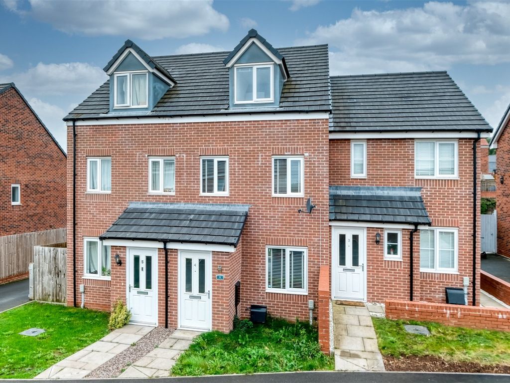 3 bed town house for sale in Laceby Close, Brockhill, Redditch B97, £250,000