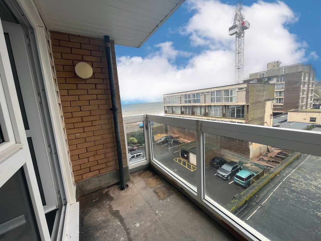 1 bed flat for sale in Harbour Road, Seaton EX12, £78,000