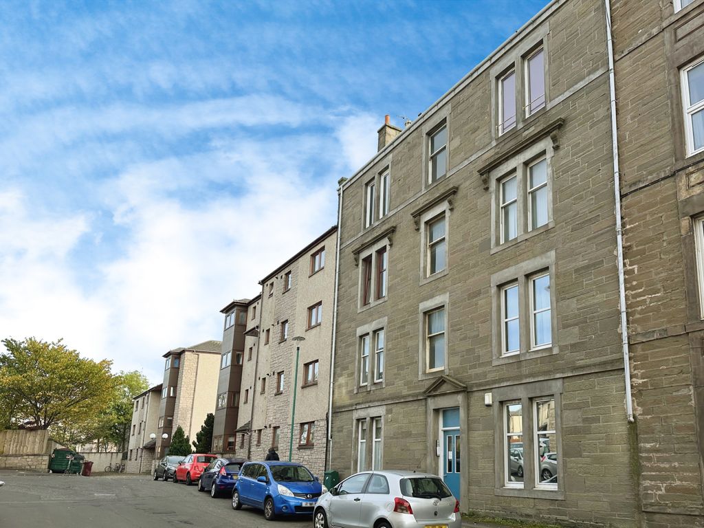 2 bed flat for sale in Gowrie Street, Dundee DD2, £120,000