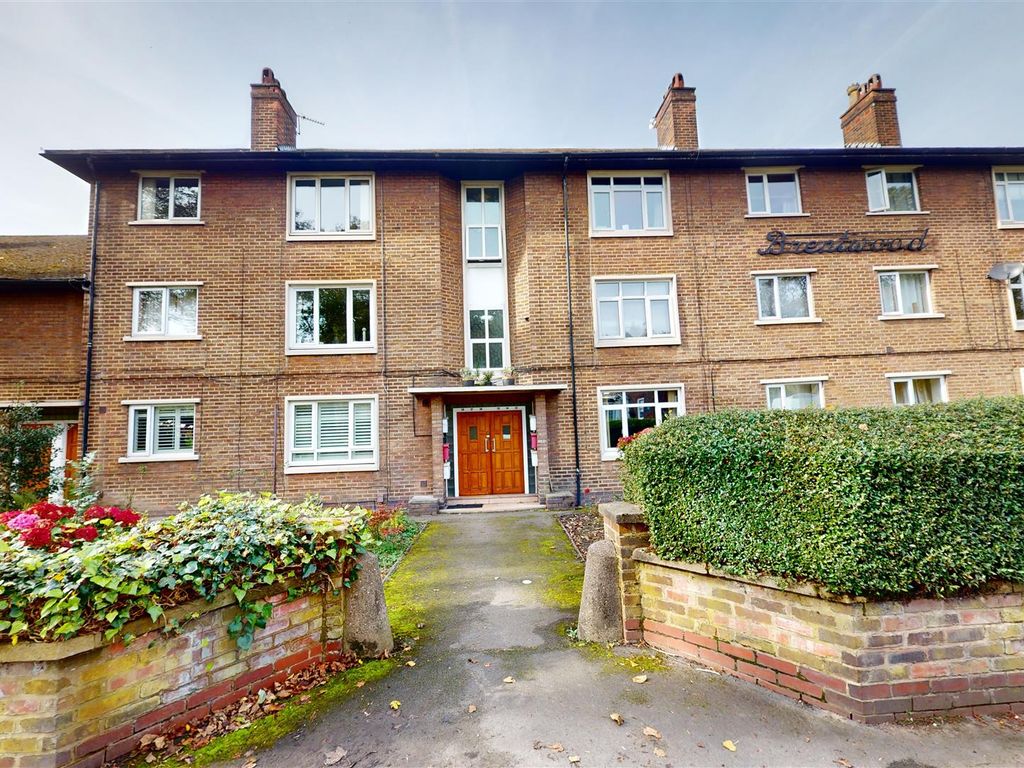 2 bed flat for sale in Flixton Road, Urmston, Manchester M41, £145,000