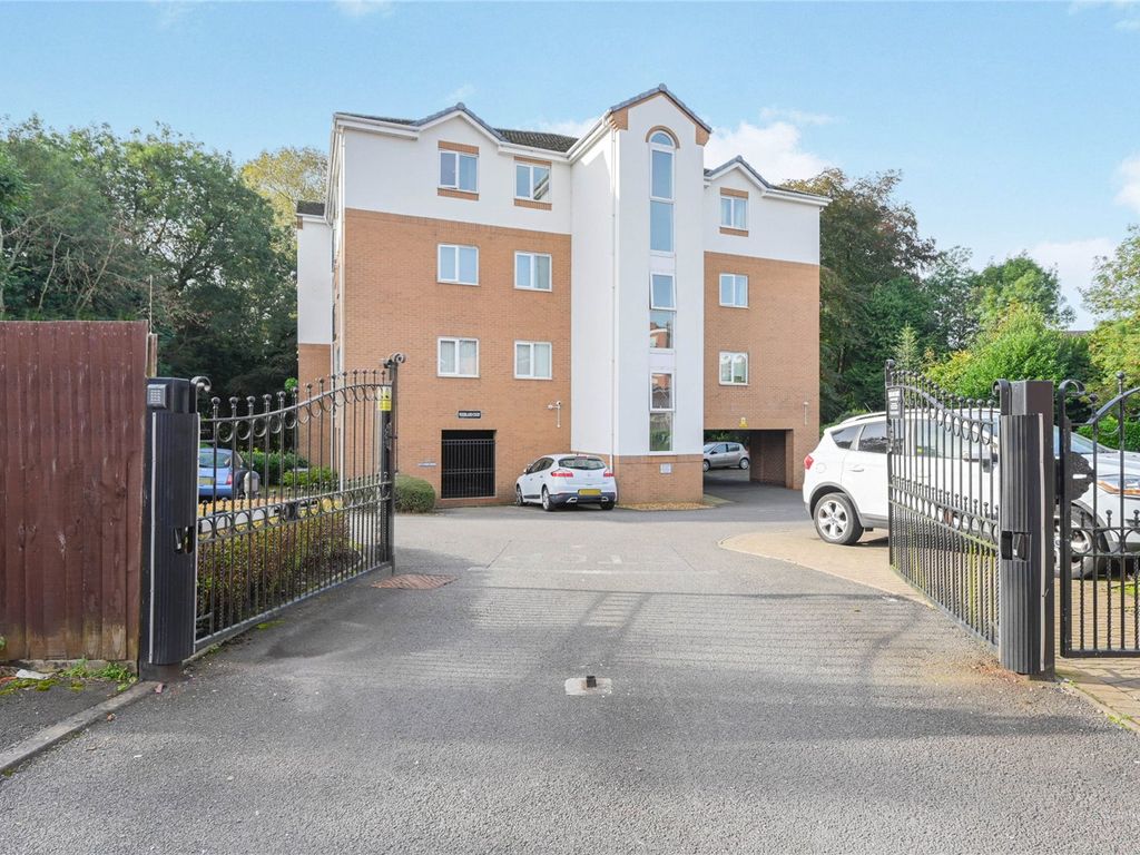 2 bed flat for sale in Woodland Court, Hednesford, Cannock, Staffordshire WS12, £105,000