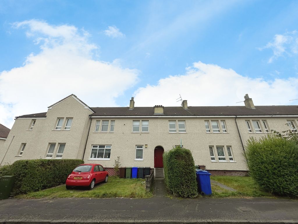 2 bed flat for sale in Bruce Road, Paisley PA3, £70,000