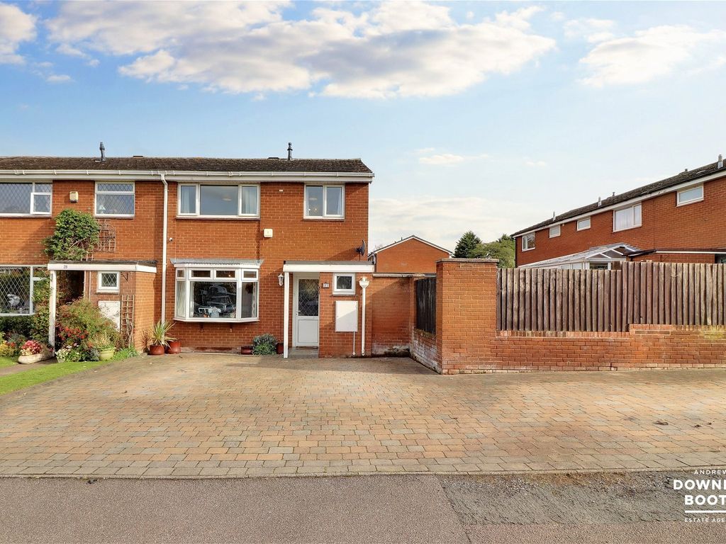 3 bed end terrace house for sale in Scott Close, Lichfield WS14, £284,950